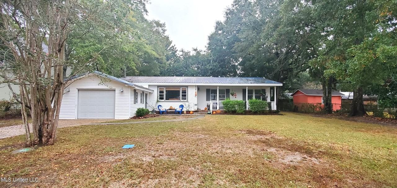 308 Live Oak Ave - Photo 2 of 17
