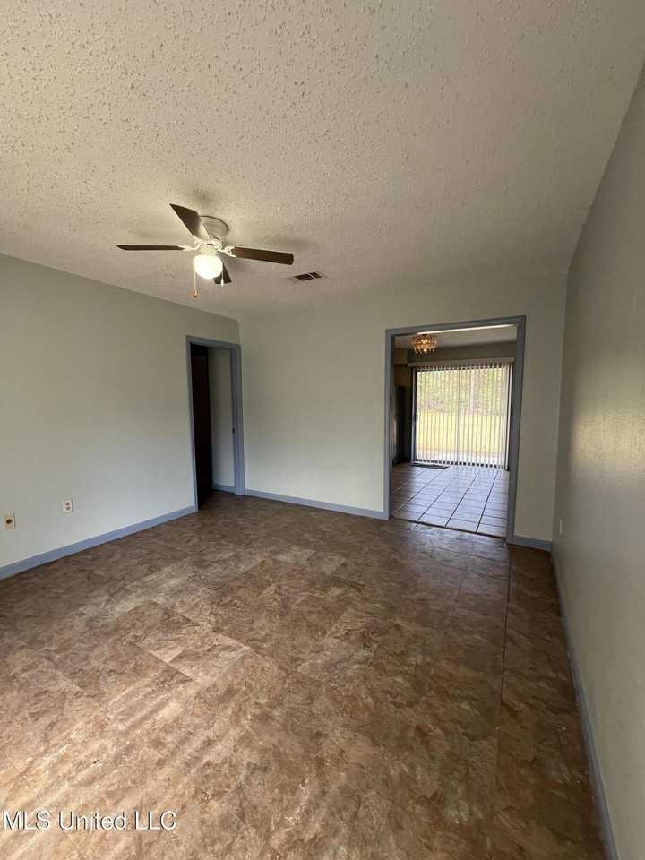 2711 E David Dr - Photo 2 of 14