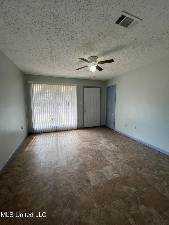 2711 E David Dr - Photo 3 of 14