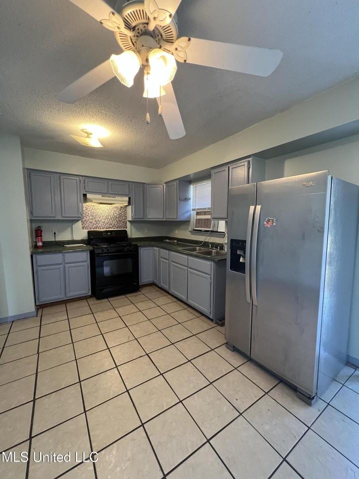 2711 E David Dr - Photo 5 of 14