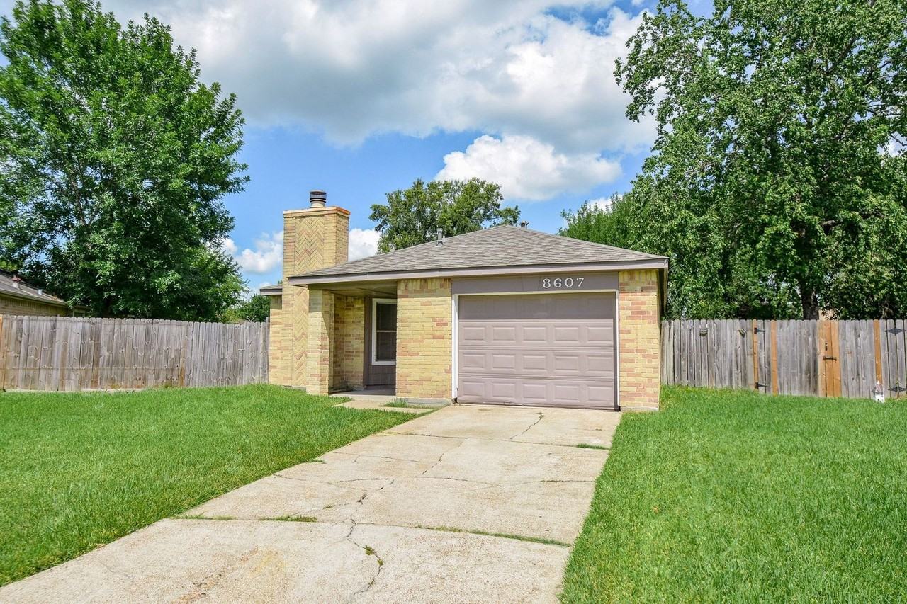 8607 Crystal Cove Cir - Photo 3 of 21