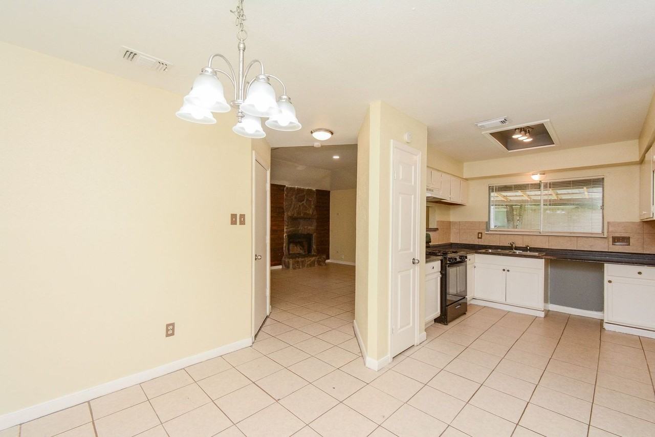 8607 Crystal Cove Cir - Photo 5 of 21