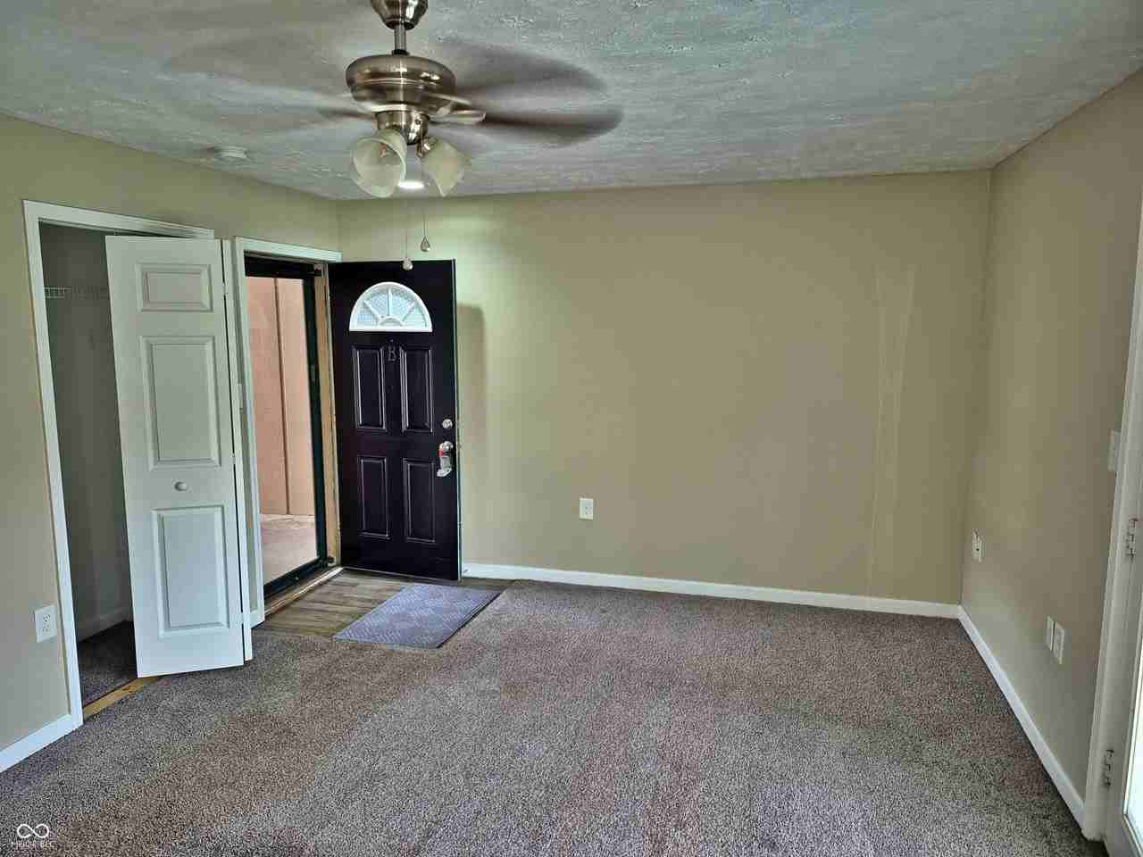 47 Port Sylvia Dr - Photo 3 of 13