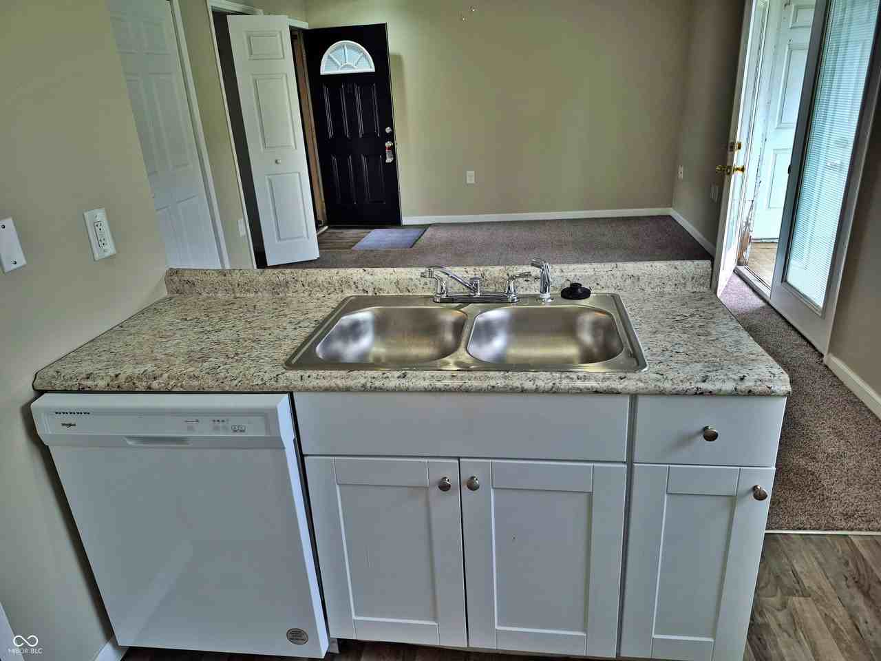 47 Port Sylvia Dr - Photo 7 of 13