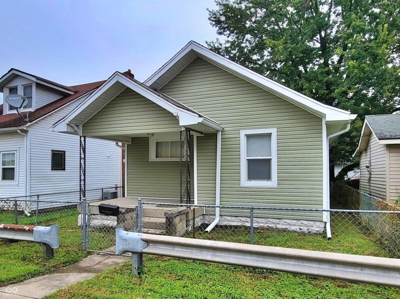 2462 Main St - Photo 2 of 18