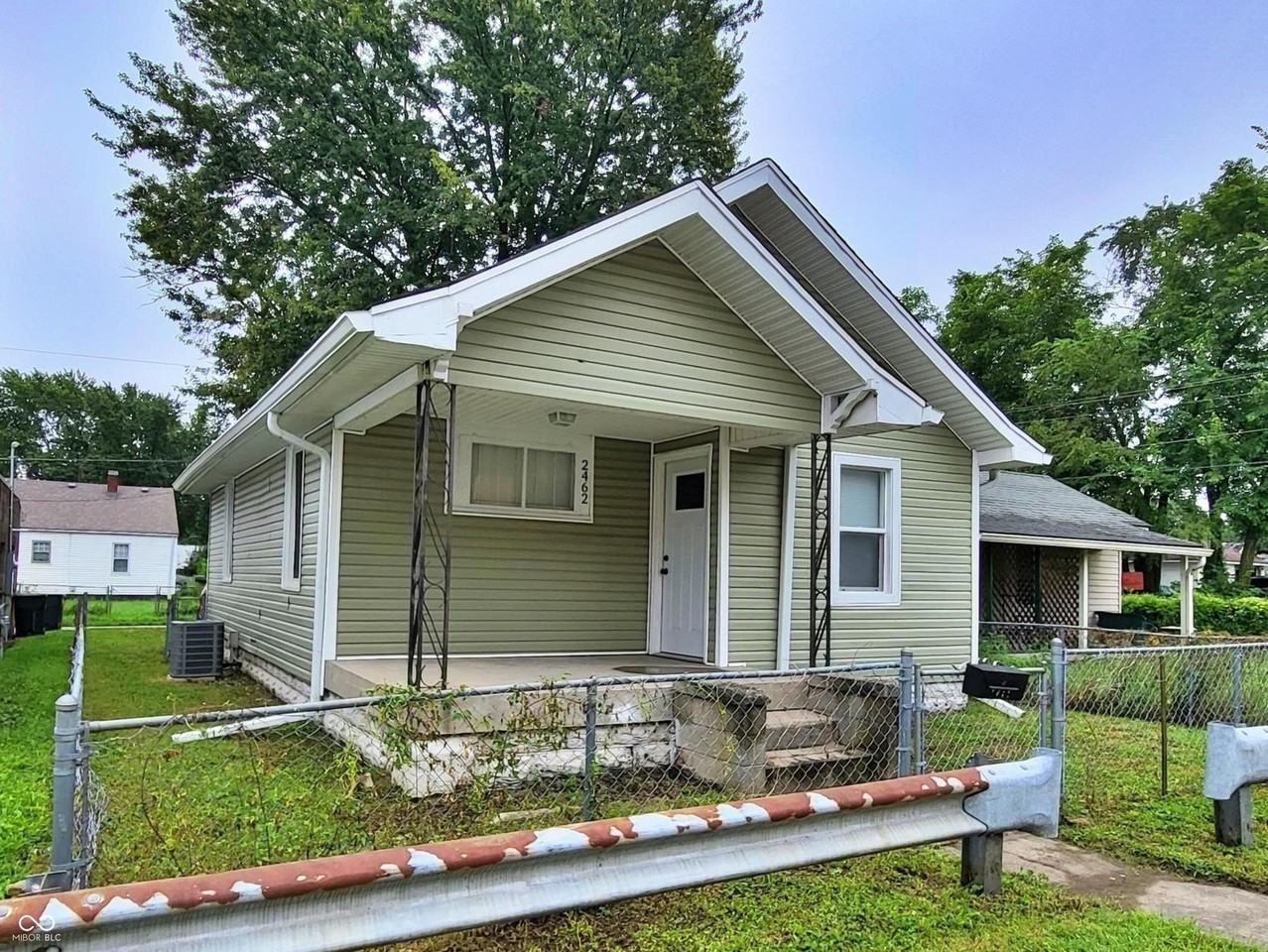 2462 Main St - Photo 3 of 18