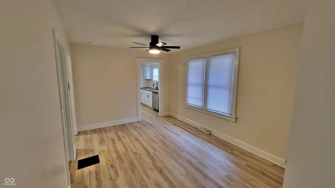 2462 Main St - Photo 4 of 18