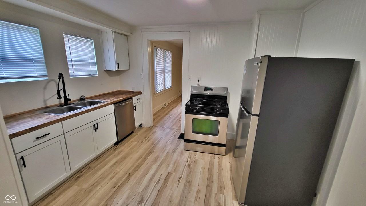 2462 Main St - Photo 6 of 18