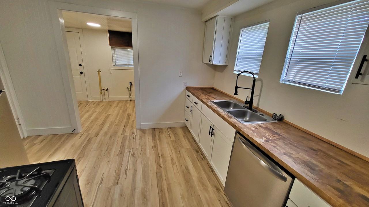 2462 Main St - Photo 7 of 18