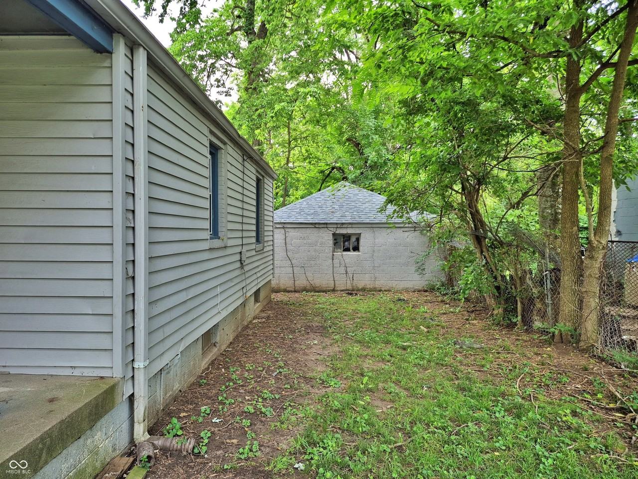 3304 N Harding St - Photo 2 of 16