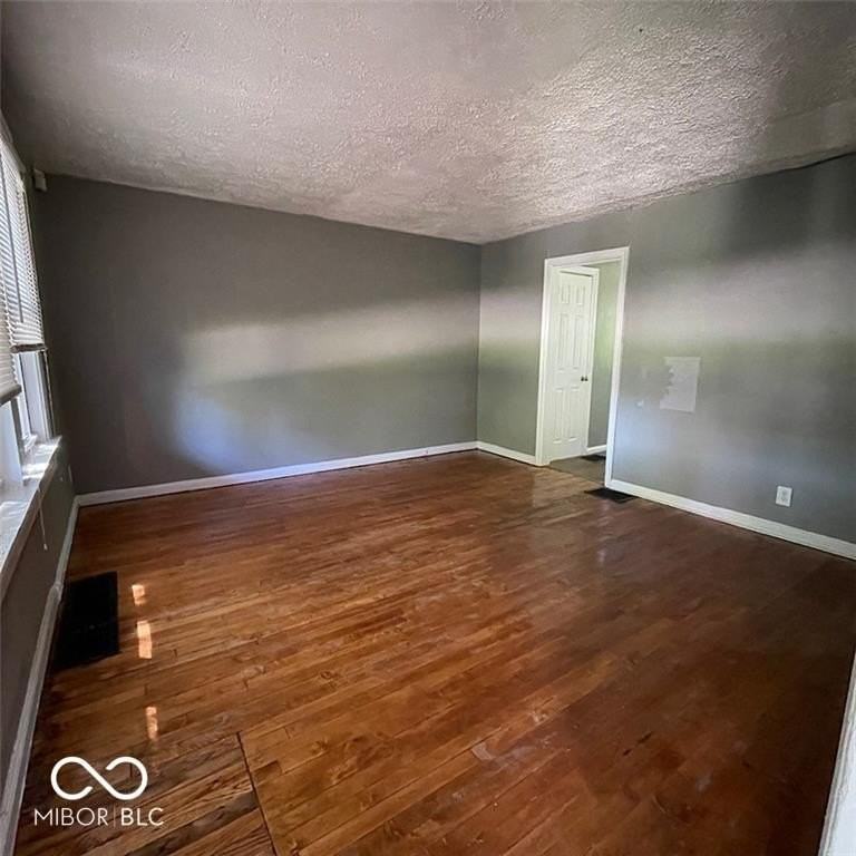 3304 N Harding St - Photo 4 of 16