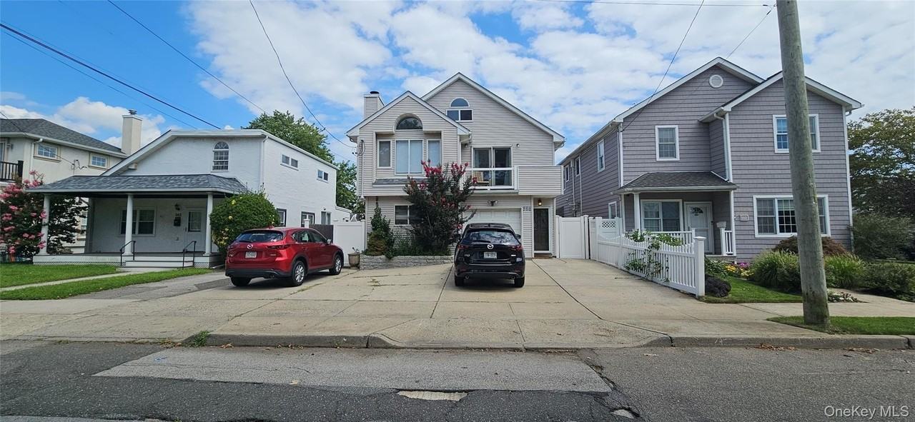 558 Lincoln Blvd - Photo 2 of 11