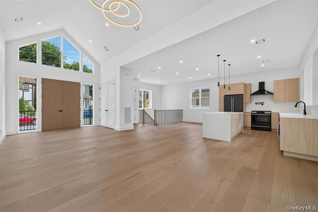 117 Orchard St - Photo 4 of 45