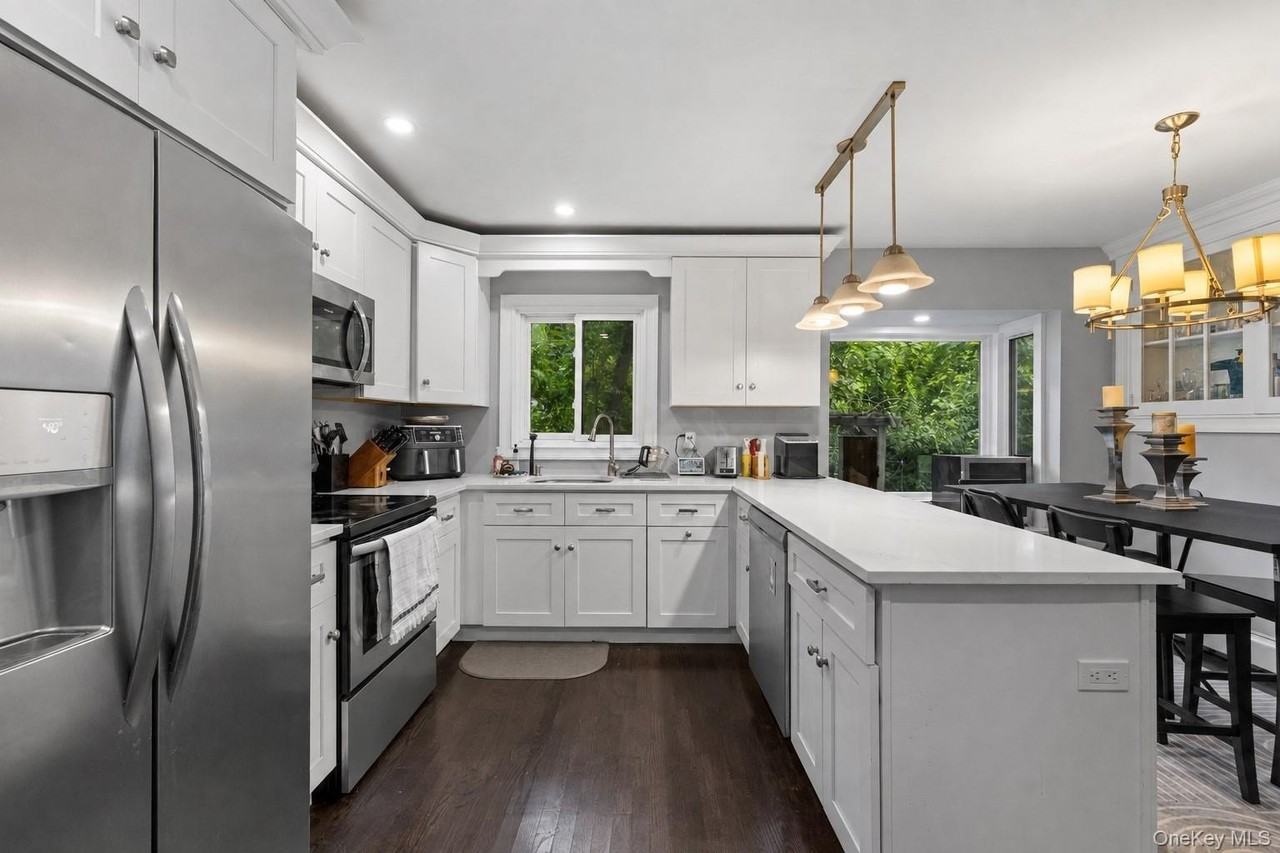 44 Chestnut Ave - Photo 3 of 28