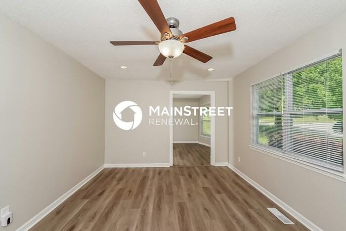 5943 Shane Cir - Photo 3 of 16