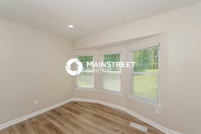 5943 Shane Cir - Photo 4 of 16