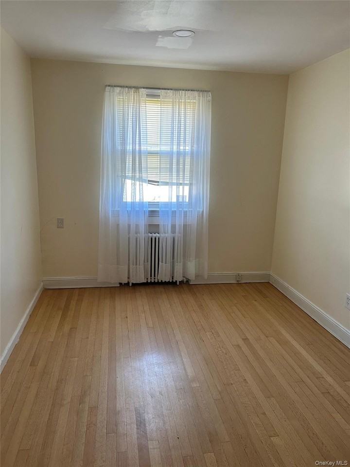 1086 Tulip Ave #1 - Photo 3 of 9