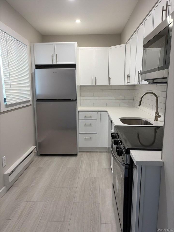 99 W Hoffman Ave #B - Photo 4 of 5