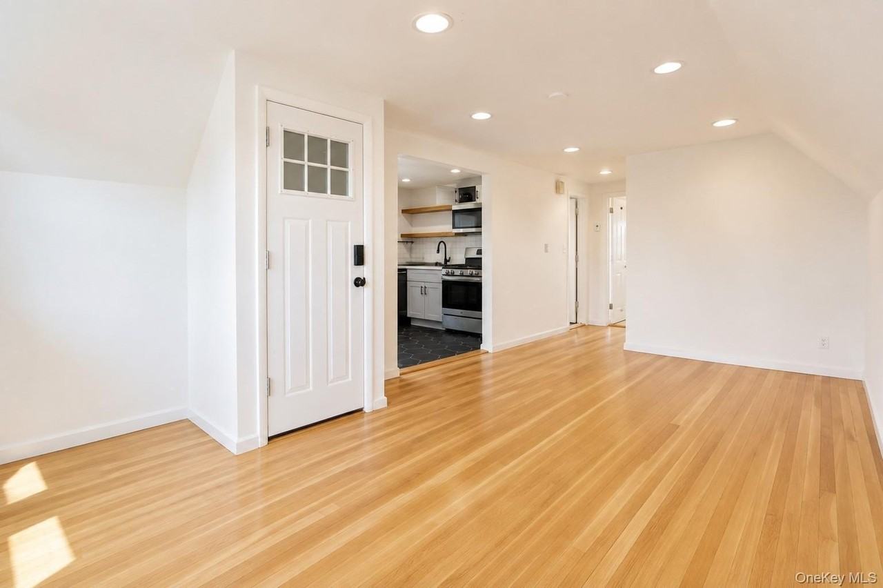545 E Park Ave - Photo 4 of 29