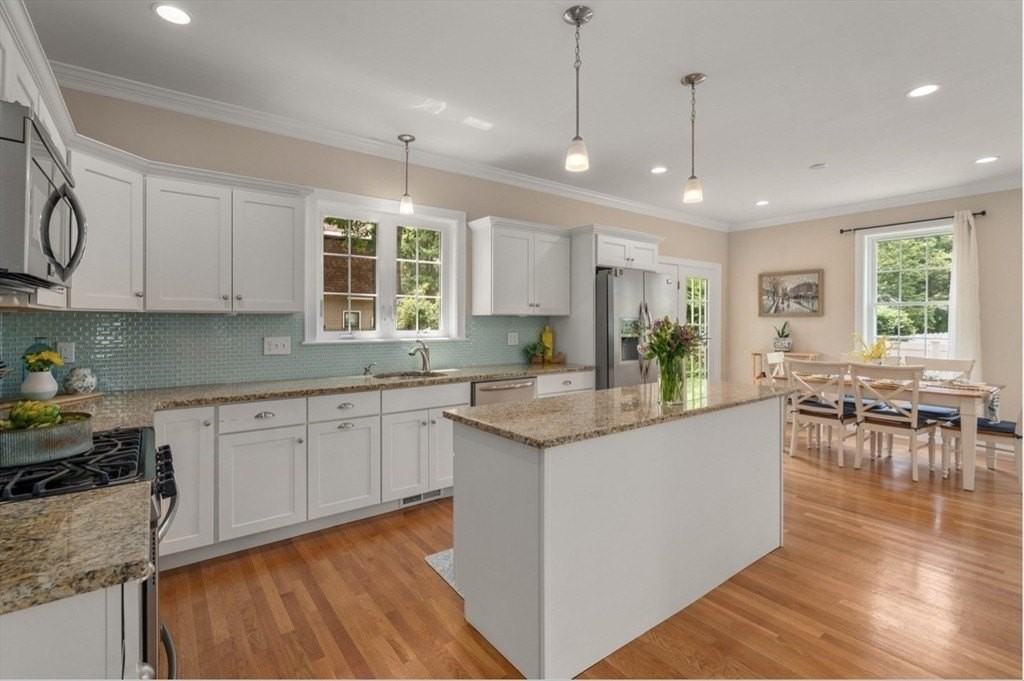 23 Basswood Ave - Photo 2 of 29