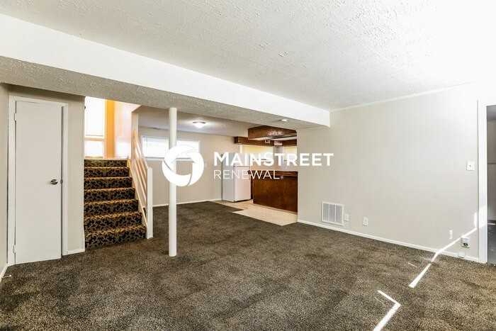 8403 8403 91 E STREET - Photo 4 of 18