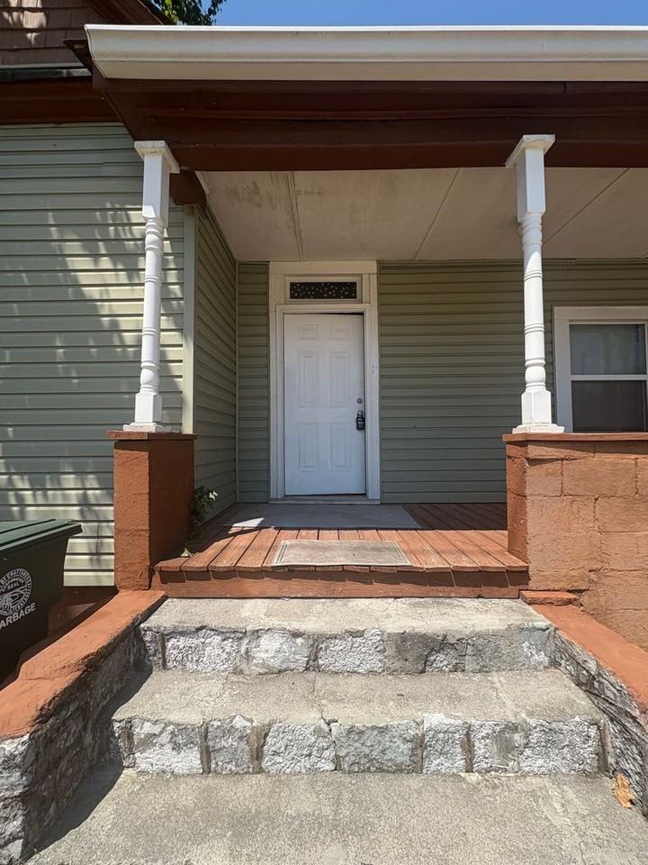 1107 S Willow St - Photo 2 of 17