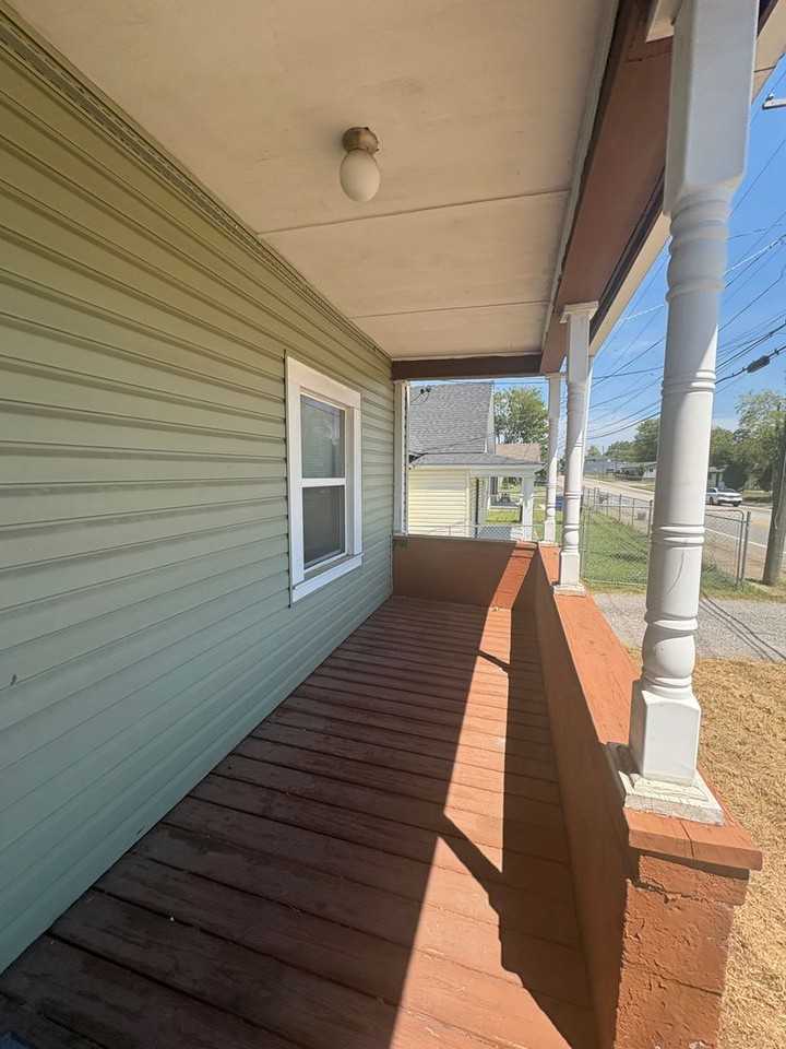 1107 S Willow St - Photo 3 of 17