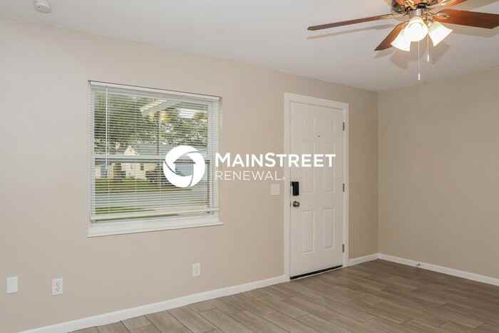 1137 Swan St - Photo 3 of 15