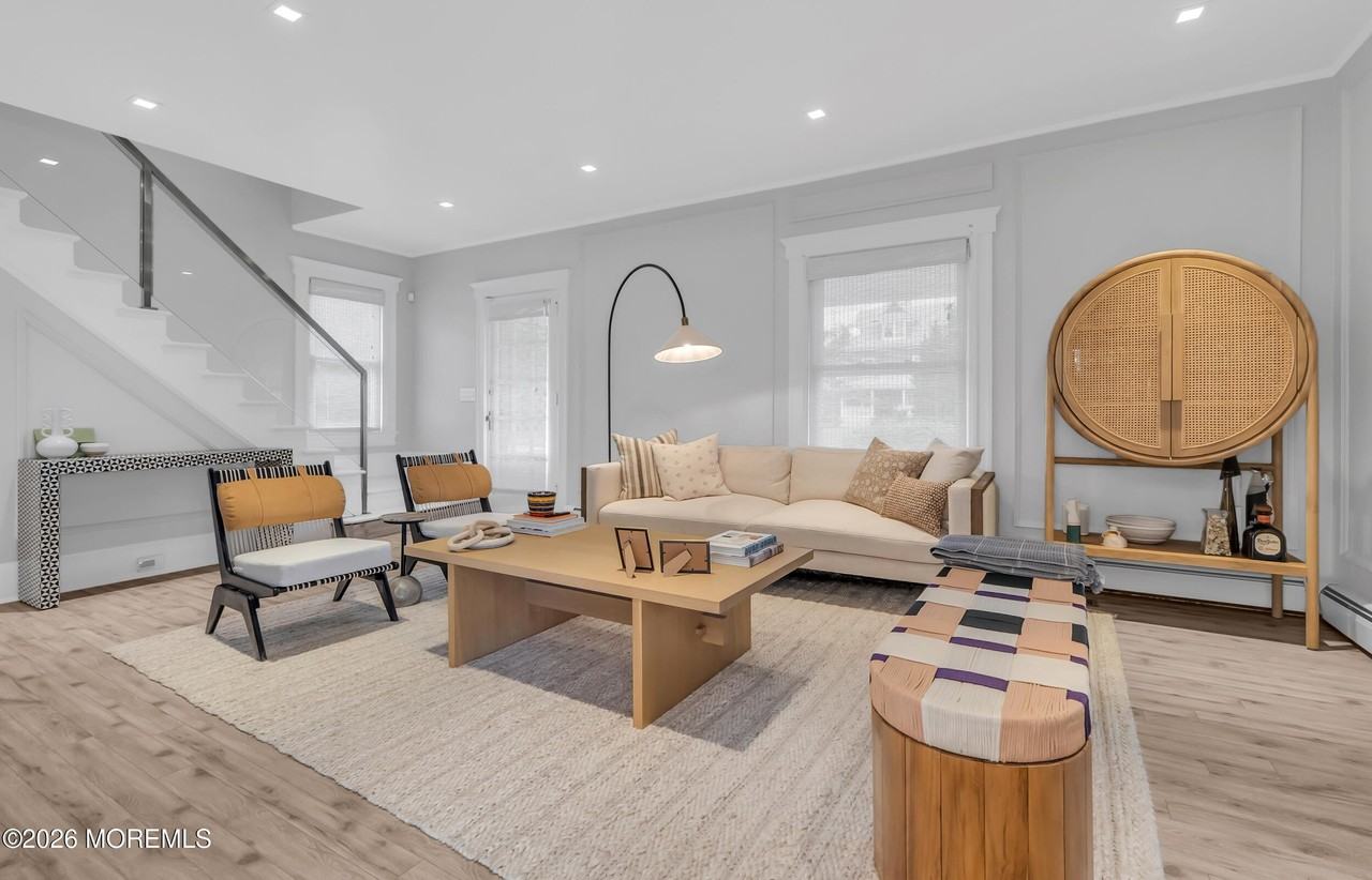 268 Roosevelt Ave - Photo 3 of 18