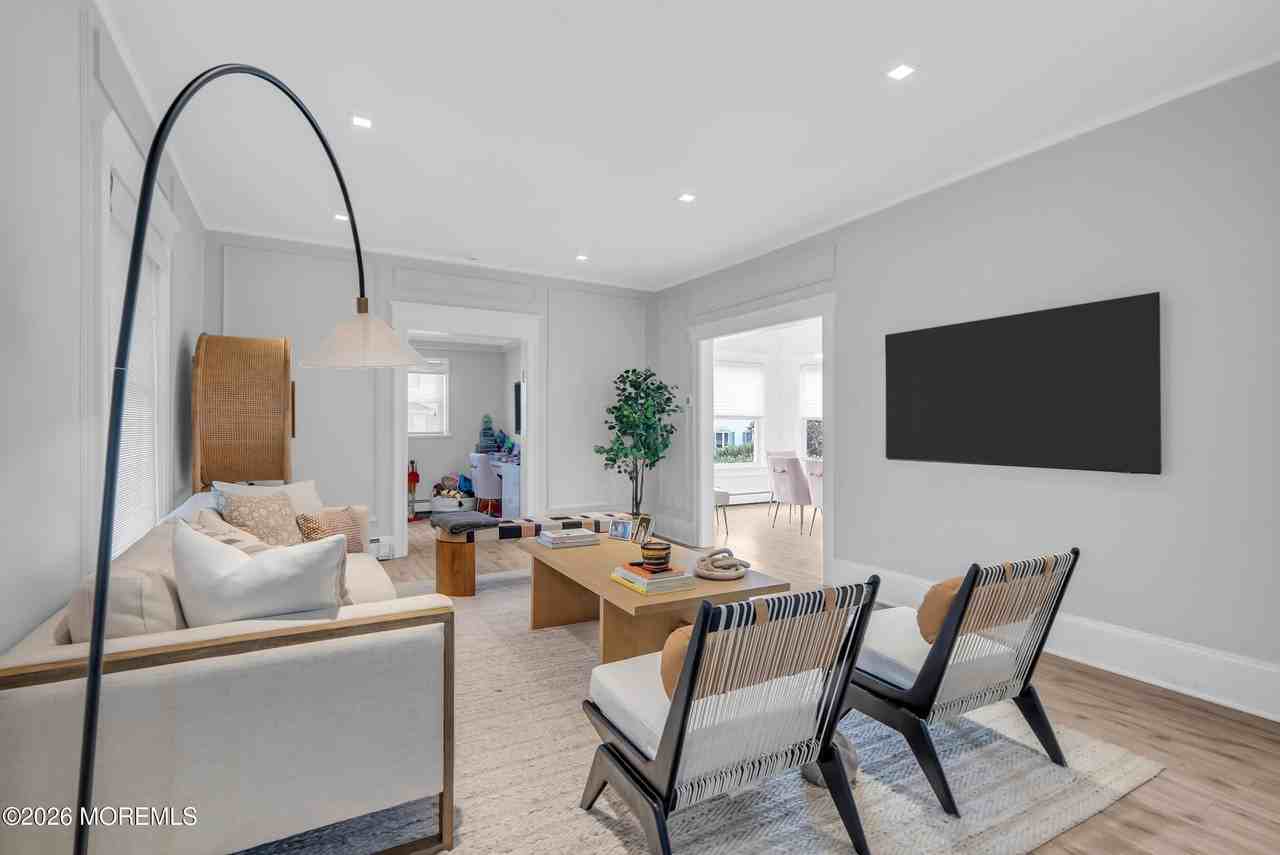 268 Roosevelt Ave - Photo 4 of 18