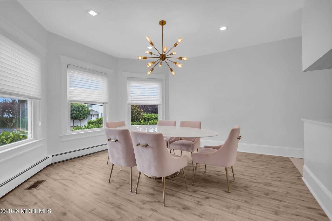 268 Roosevelt Ave - Photo 5 of 18