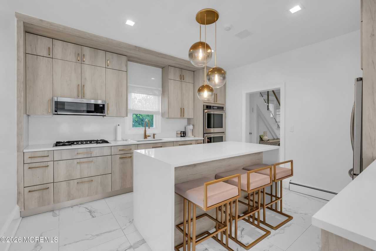 268 Roosevelt Ave - Photo 6 of 18