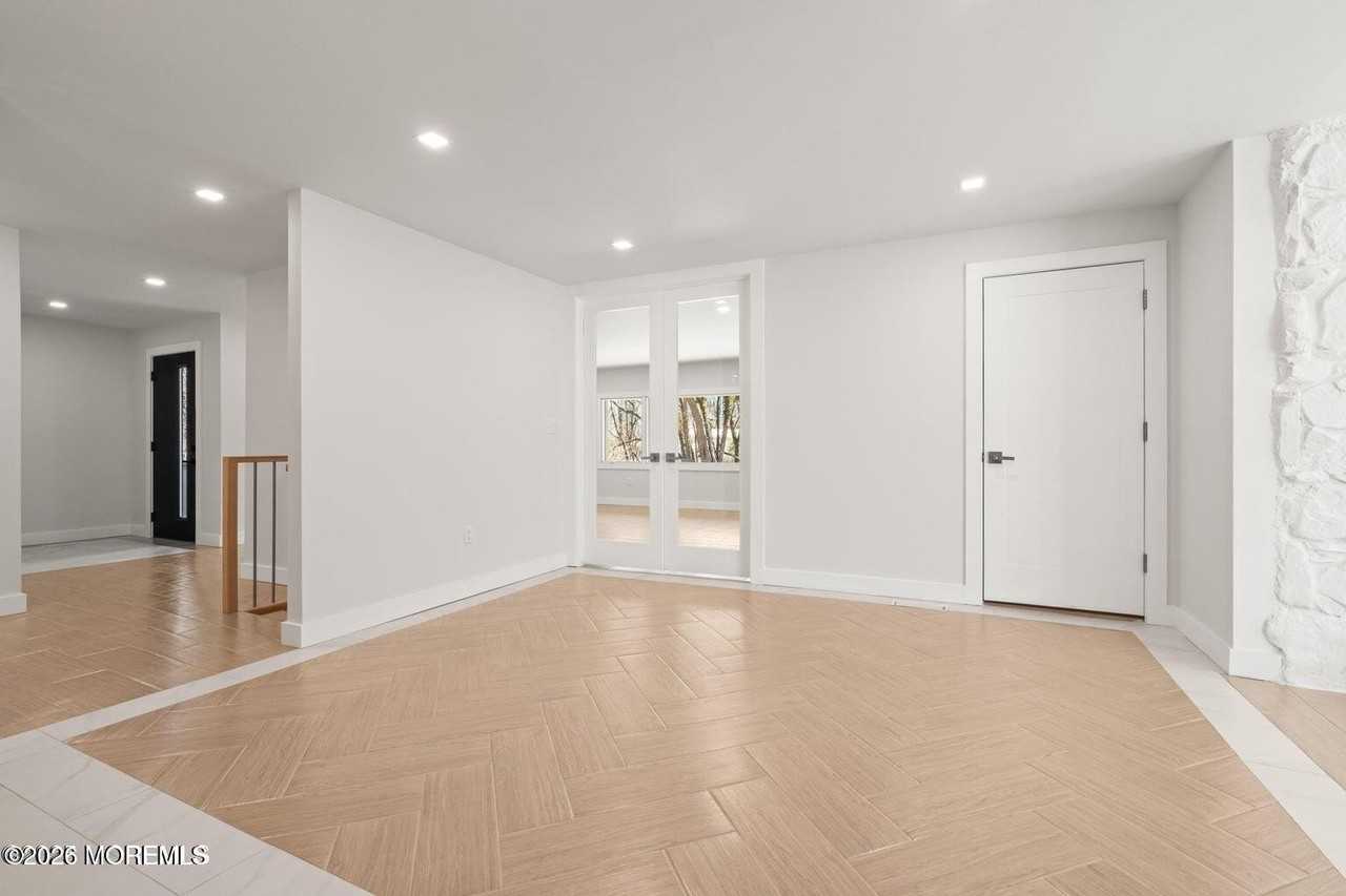 441 Slocum Pl - Photo 3 of 15