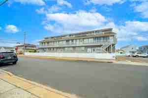 featured image of 1713 Boulevard #7