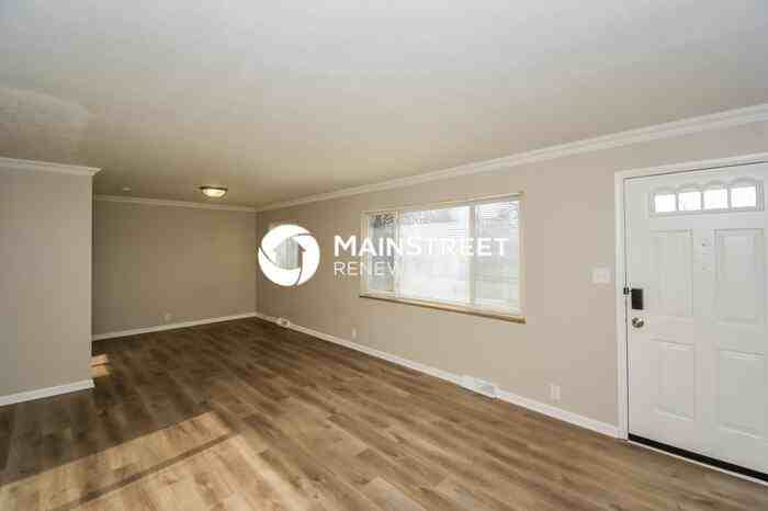 4427 Shady Ln - Photo 4 of 17