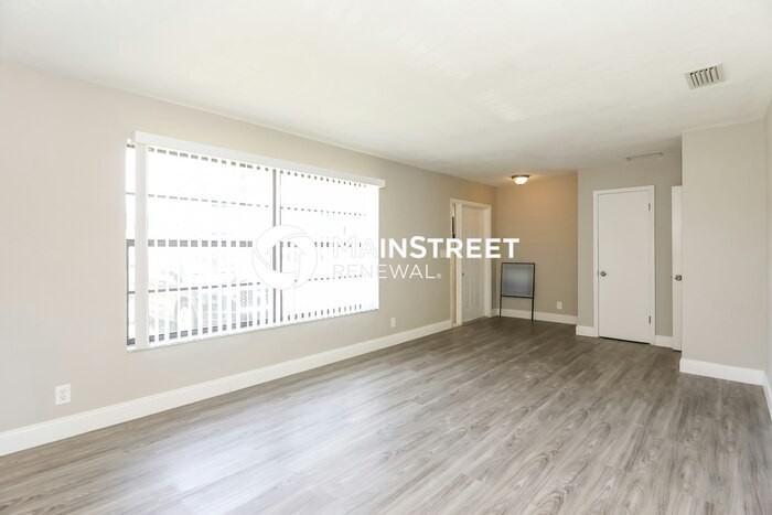 1377 Nw 55th Ave - Photo 2 of 16