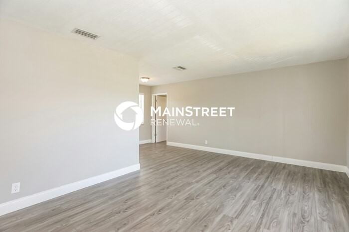 1377 Nw 55th Ave - Photo 3 of 16
