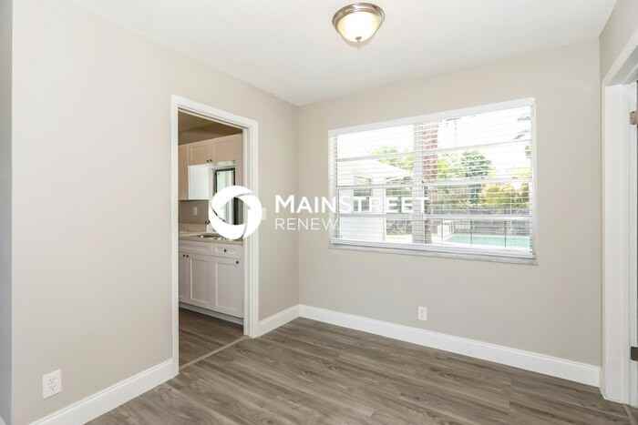 1377 Nw 55th Ave - Photo 6 of 16