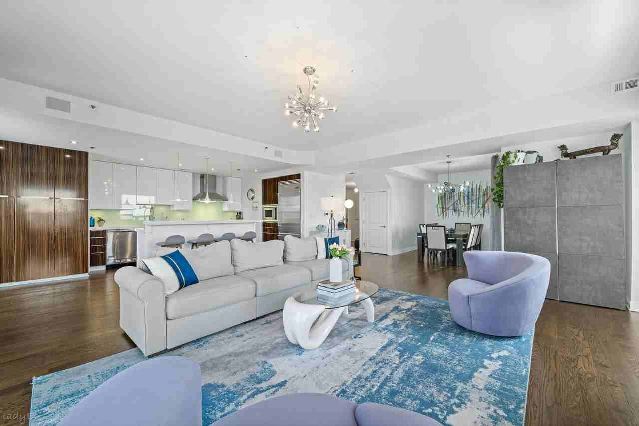 4350 N Broadway St #1002 - Photo 6 of 40