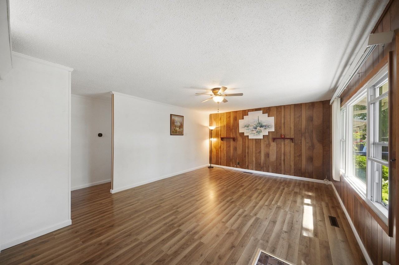 114 Mccabe Dr - Photo 3 of 19