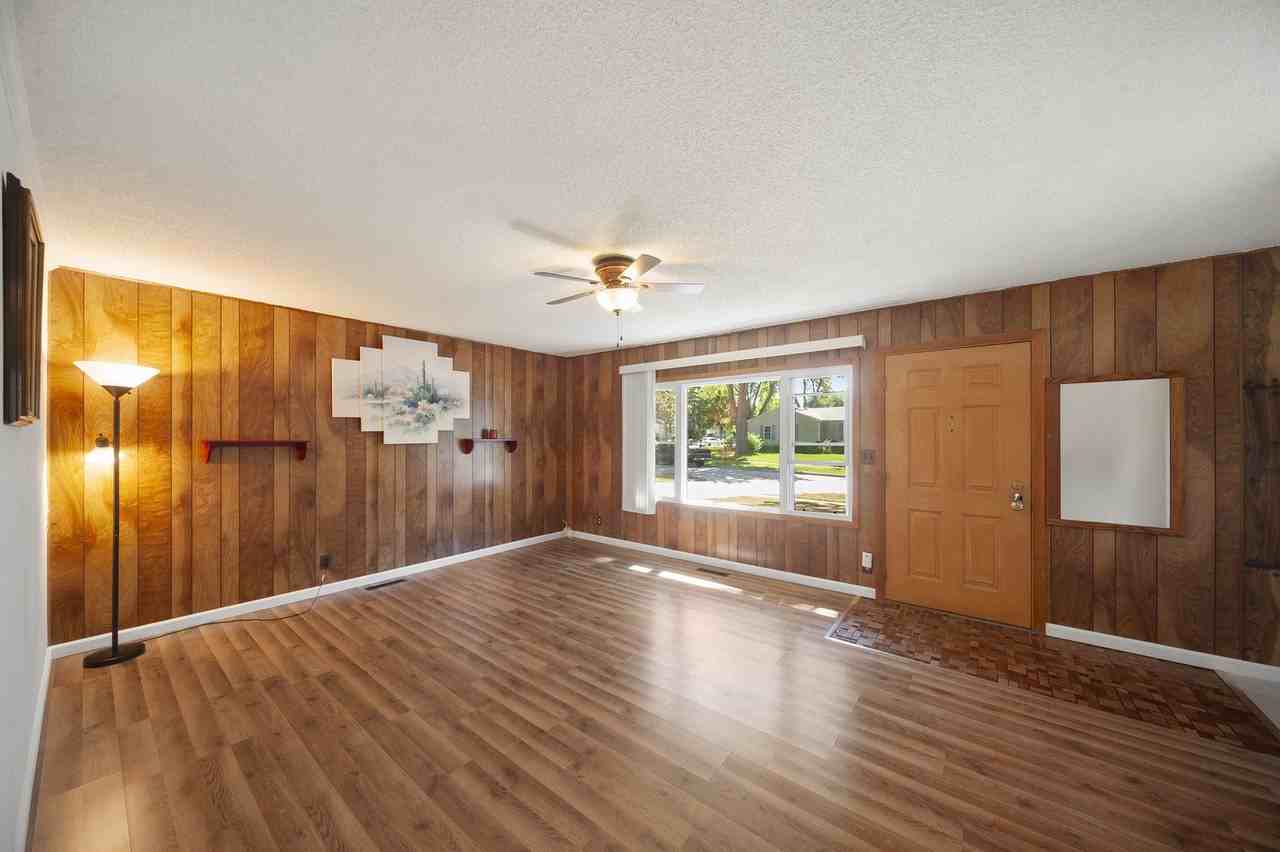 114 Mccabe Dr - Photo 5 of 19