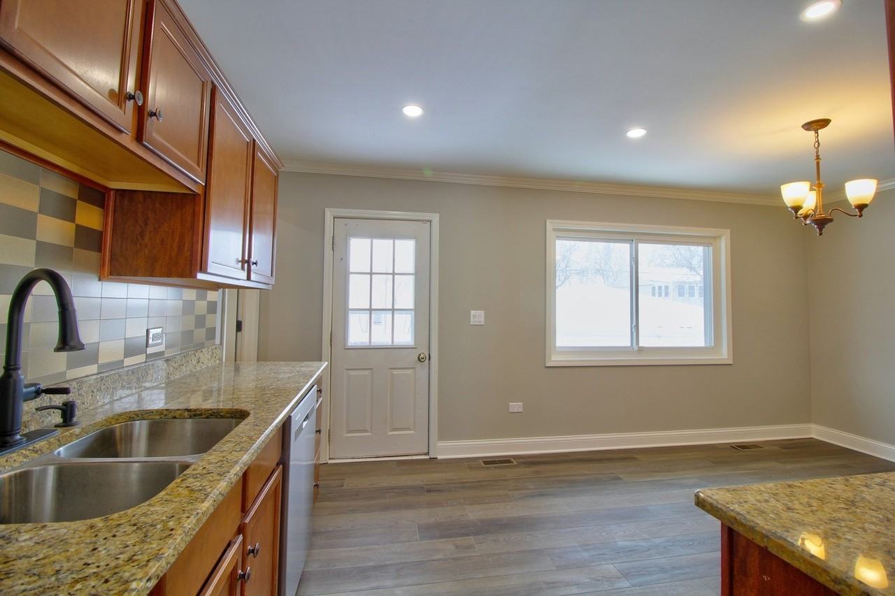 312 Hickory Ave - Photo 5 of 21
