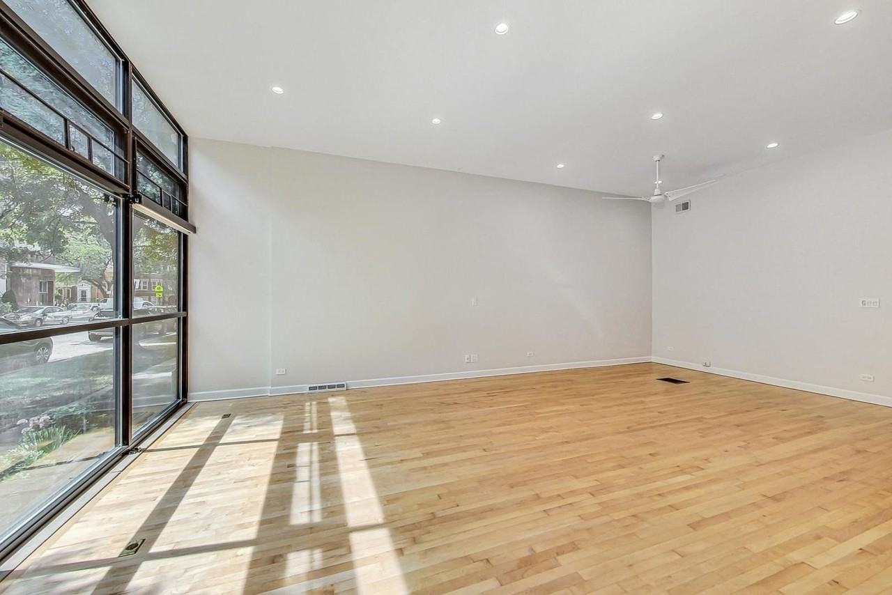1642 W Bryn Mawr Ave #1 - Photo 2 of 29