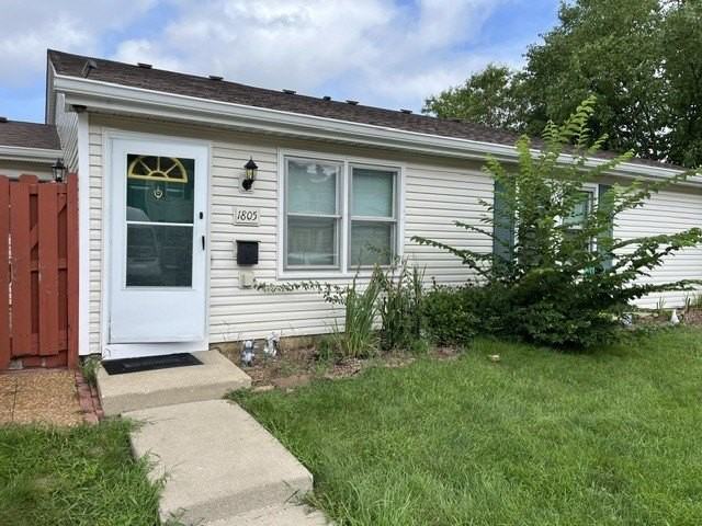 1811 Jamestown Cir #1811 - Photo 2 of 21
