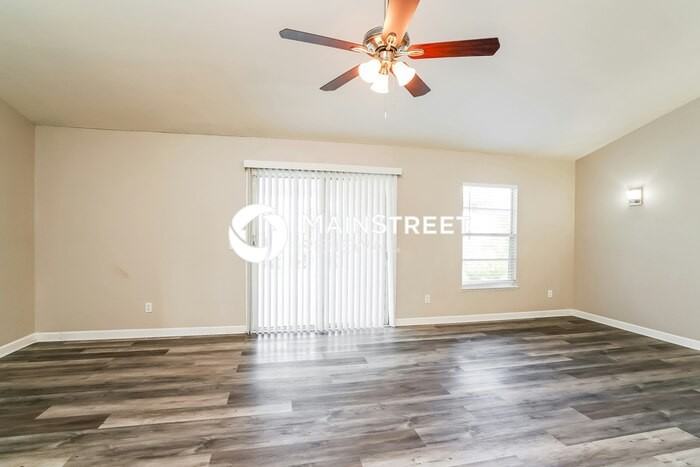 124 Ne 7th Ave - Photo 3 of 15