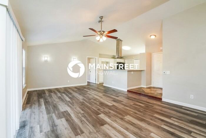 124 Ne 7th Ave - Photo 4 of 15