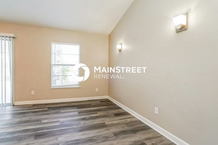 124 Ne 7th Ave - Photo 5 of 15