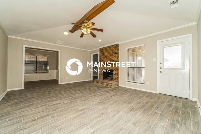 1615 Saint James Dr - Photo 3 of 16