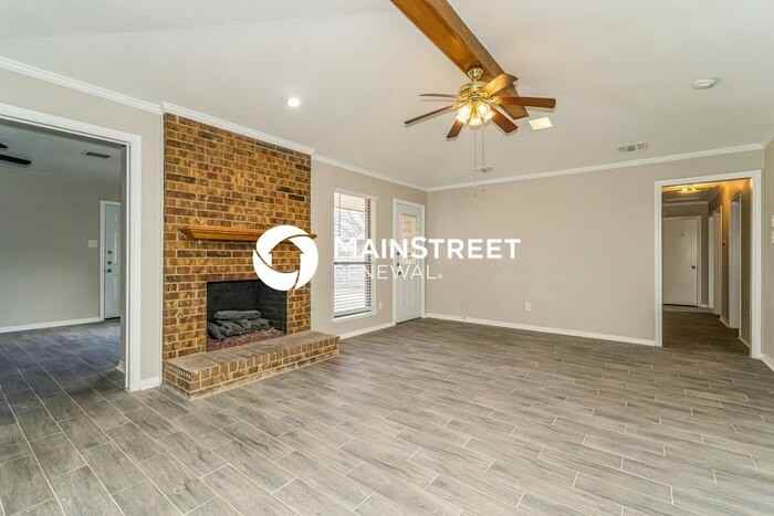 1615 Saint James Dr - Photo 4 of 16