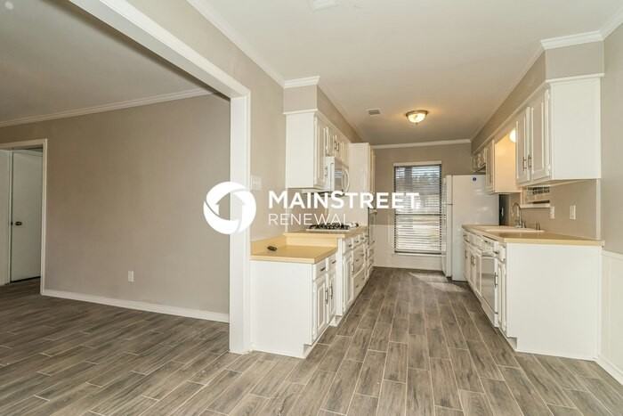 1615 Saint James Dr - Photo 7 of 16
